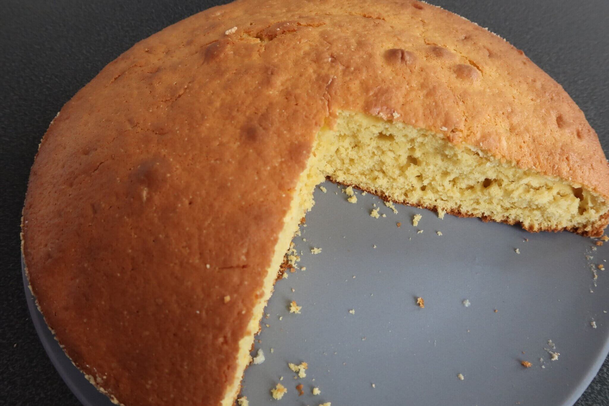 recette gateau yaourt eau de vie alcool mirabelle liqueur moelleux simple pour le goûter